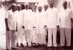 Manubhai visiting Aurobindo Ashram 1968 with Nolini Kanta Gupta, Surendra Mohan Ghosh, Laurence (Udar) Pinto